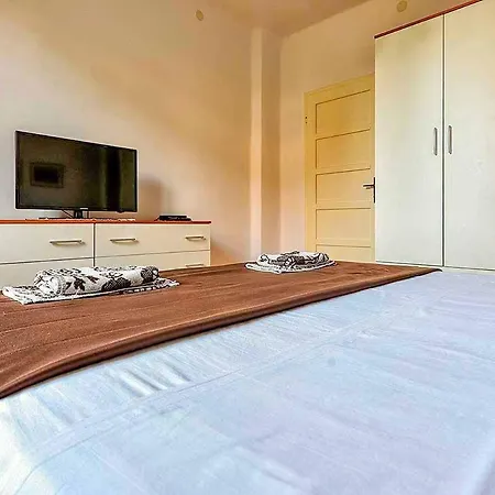 Luiza With Terrace, Appartamento Rovigno