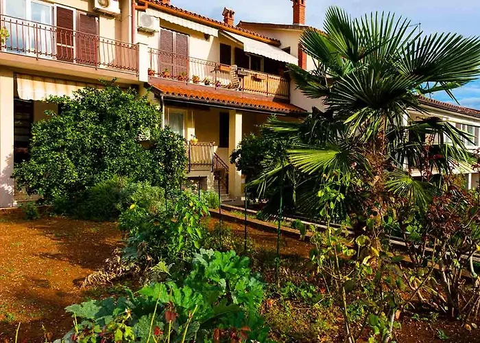 Luiza With Terrace, Appartamento Rovigno