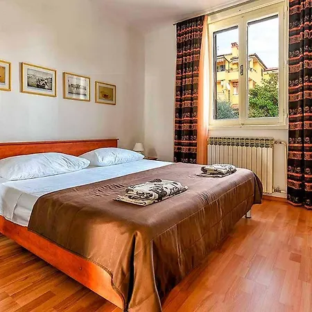 Appartamento Luiza With Terrace, Rovigno