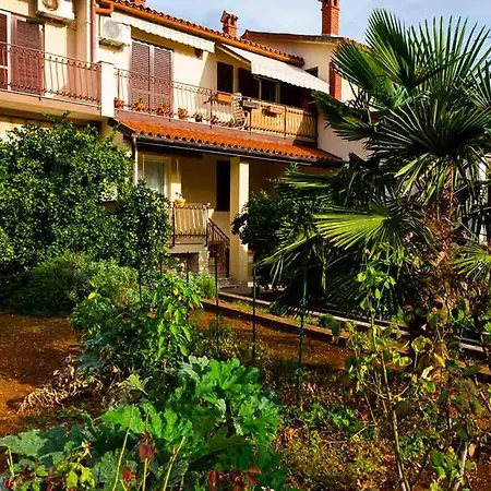 Luiza With Terrace, Appartamento Rovigno